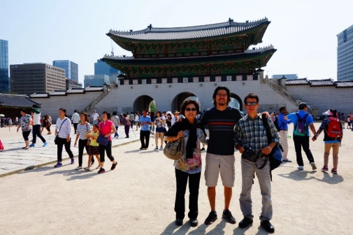 Inside the Gyeongbokgung palace front gates (Seoul, Korea)