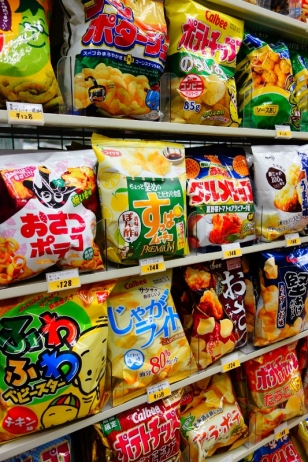 Chip aisle in 7-11 store (Tokyo, Japan)